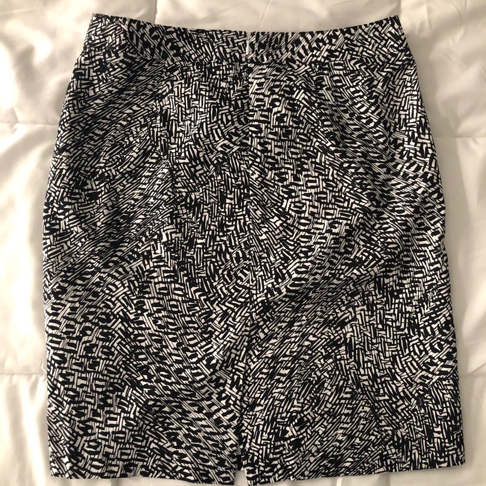 Pencil skirt - Picture 2 of 3